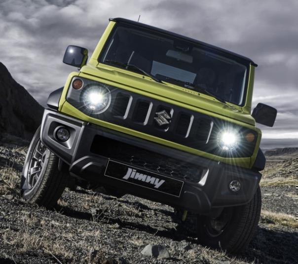 Den unverwechselbaren Stil des populären Vorgängers reichert der neue Jimny mit noch mehr Praktikabilität und Funktionalität an. 